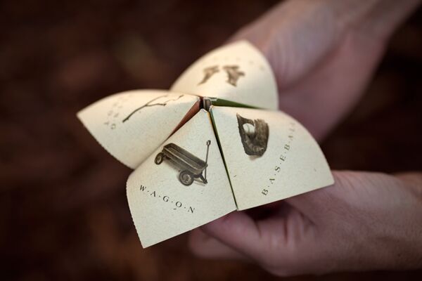 BROCHURE DESIGN FORUM 世界のブローシュアデザイン 25 Company Brochures Designs That Could Impress Anyone